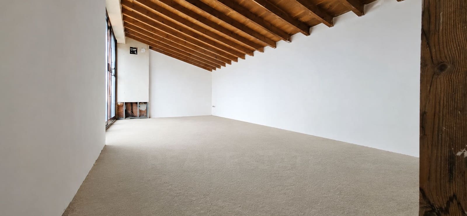 Omakotitalo myytävänä paikassa Girona kaupunki - 200 000 € (Ref: 9988673)