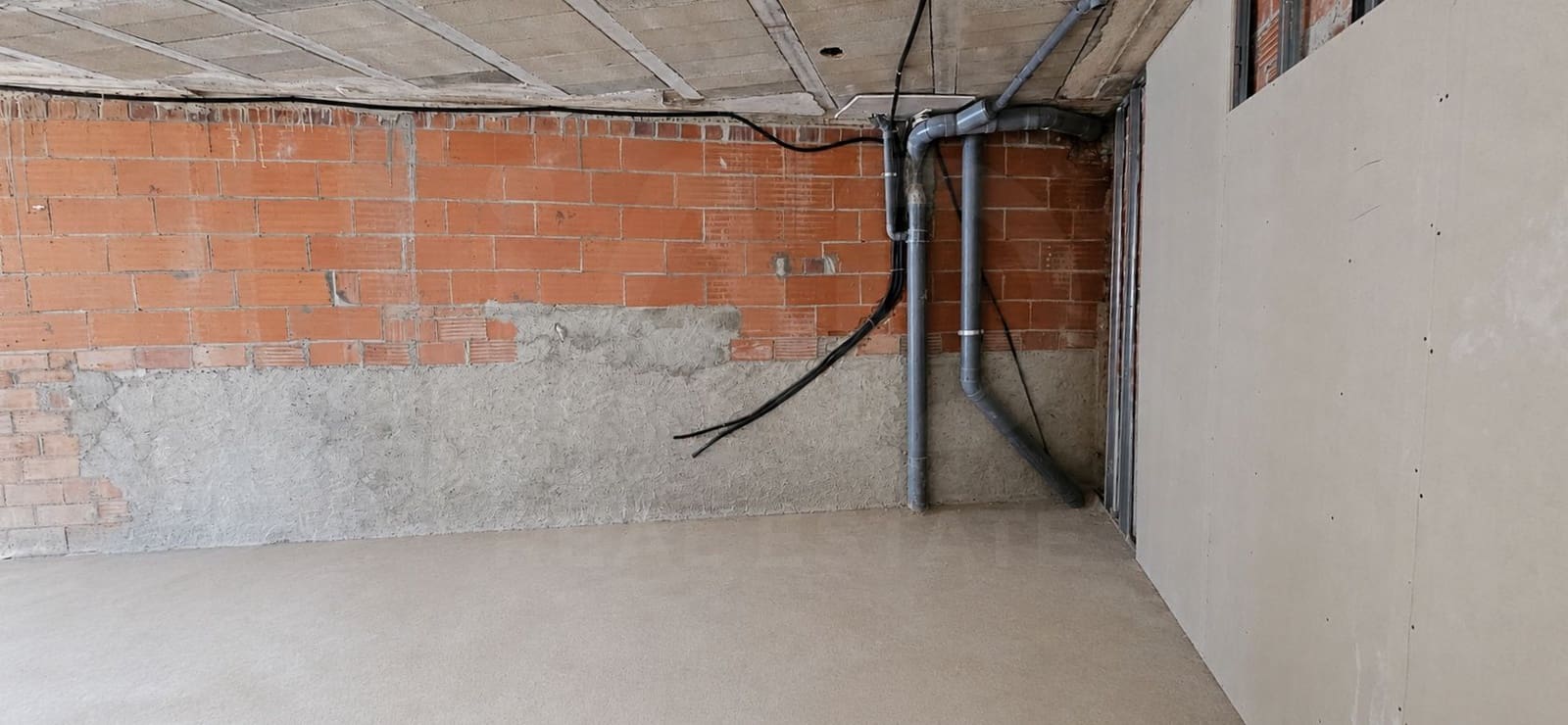 Omakotitalo myytävänä paikassa Girona kaupunki - 200 000 € (Ref: 9988673)
