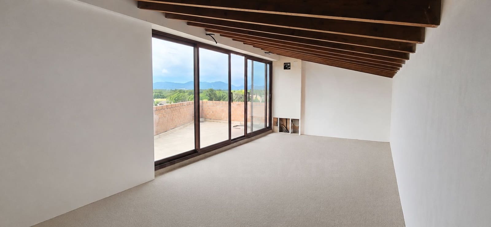 Omakotitalo myytävänä paikassa Girona kaupunki - 200 000 € (Ref: 9988673)