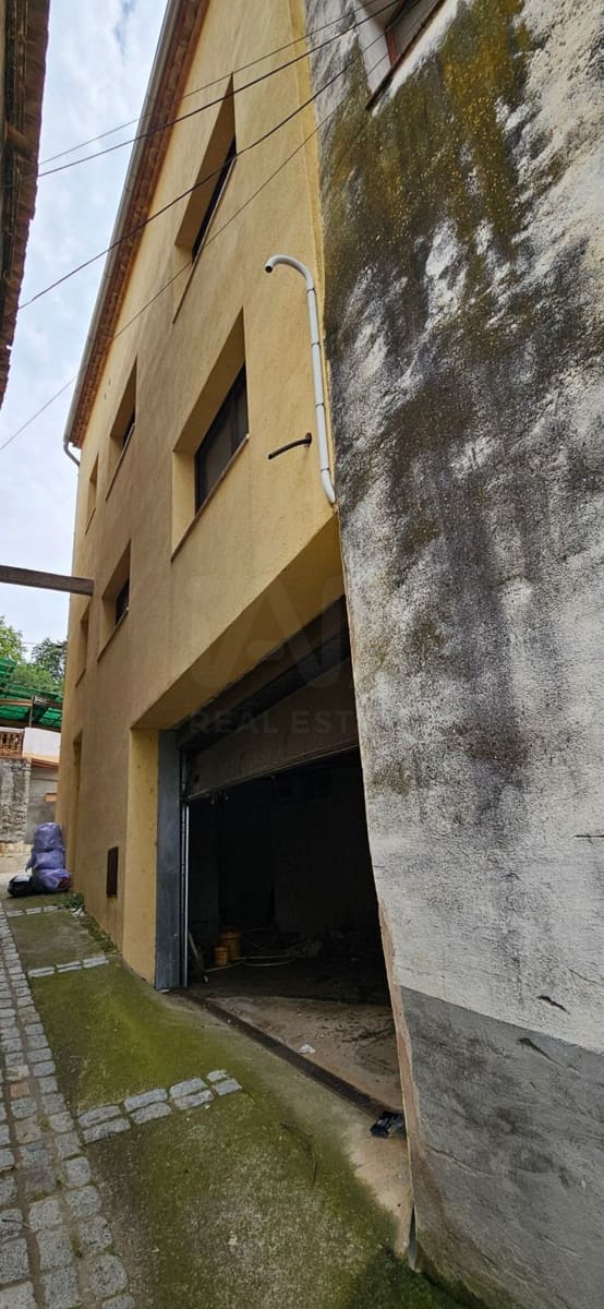 Omakotitalo myytävänä paikassa Girona kaupunki - 200 000 € (Ref: 9988673)