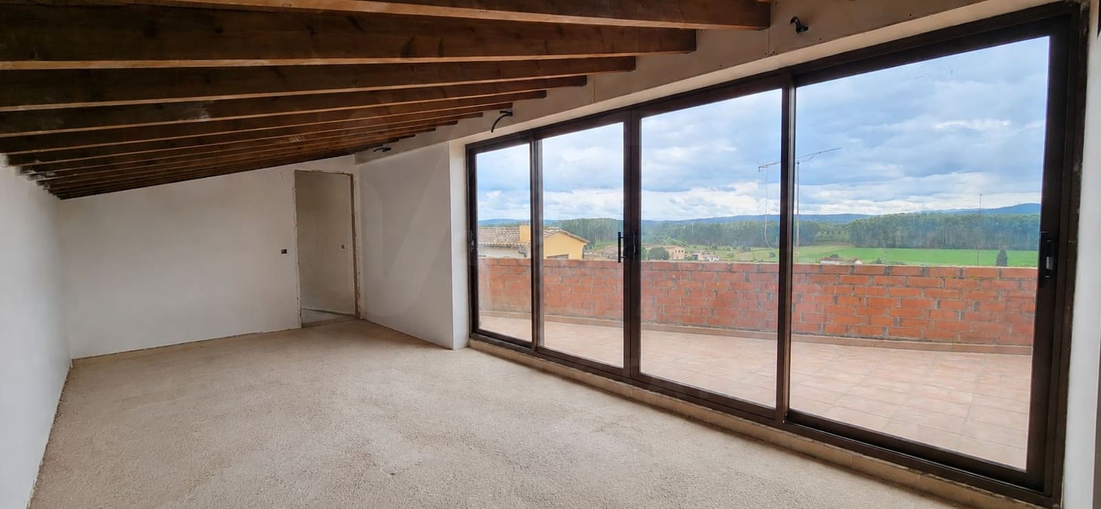 Omakotitalo myytävänä paikassa Girona kaupunki - 200 000 € (Ref: 9988673)