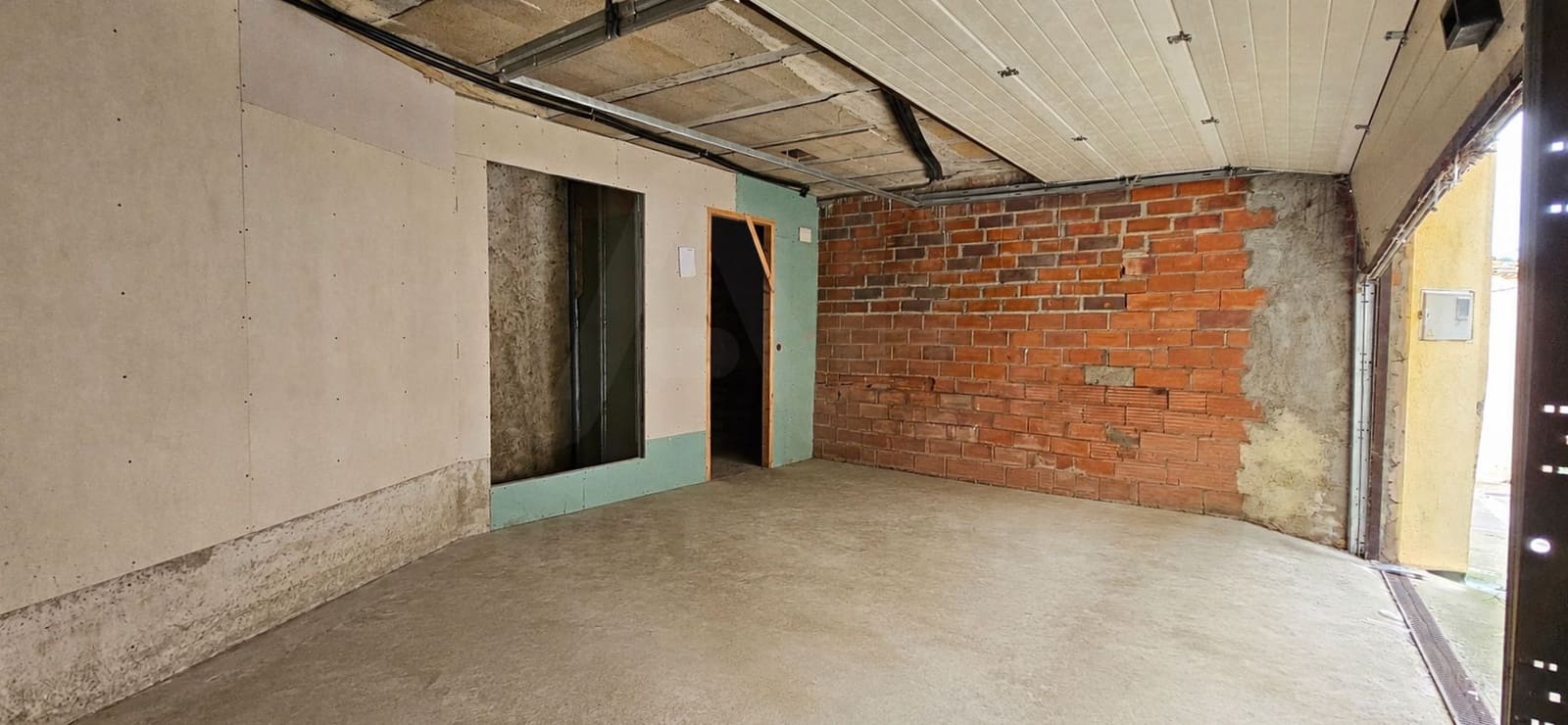 Omakotitalo myytävänä paikassa Girona kaupunki - 200 000 € (Ref: 9988673)