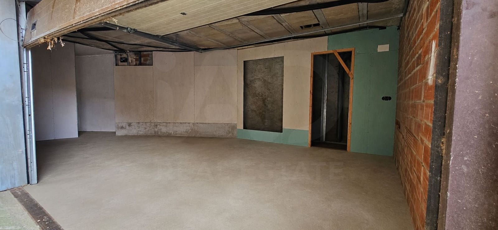 Omakotitalo myytävänä paikassa Girona kaupunki - 200 000 € (Ref: 9988673)