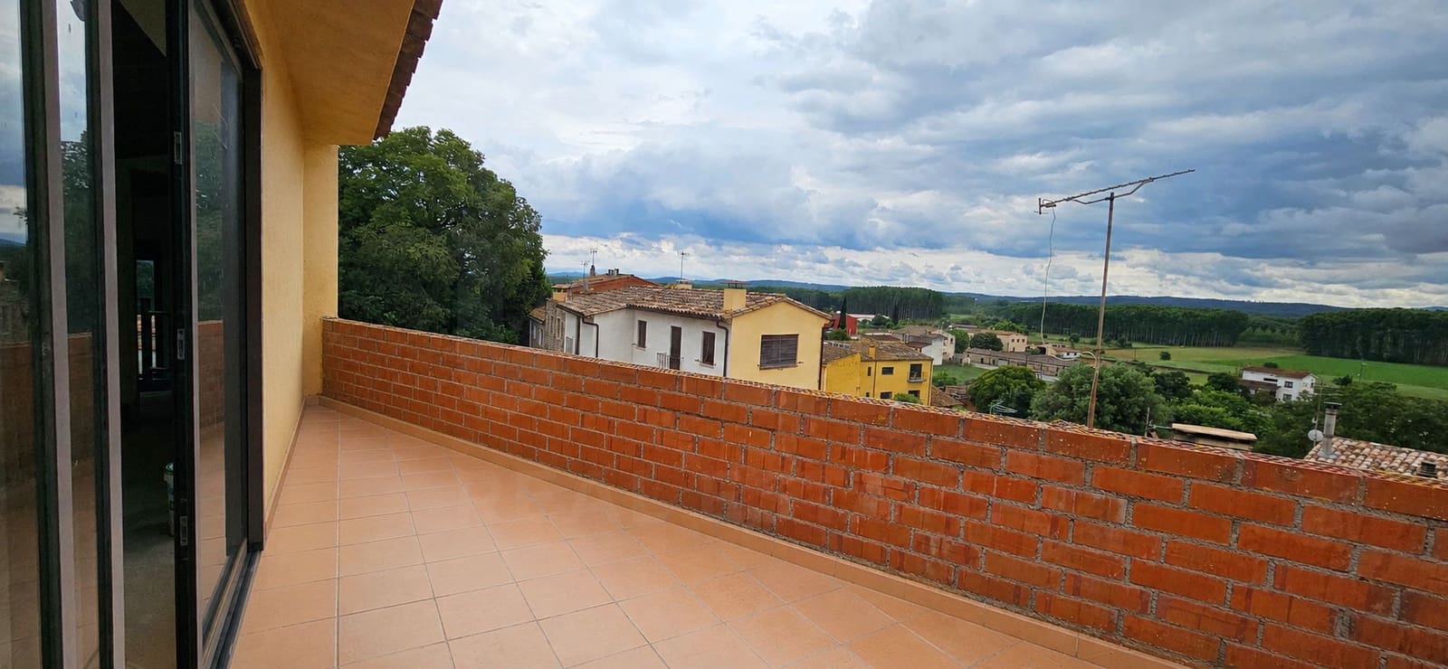 Omakotitalo myytävänä paikassa Girona kaupunki - 200 000 € (Ref: 9988673)
