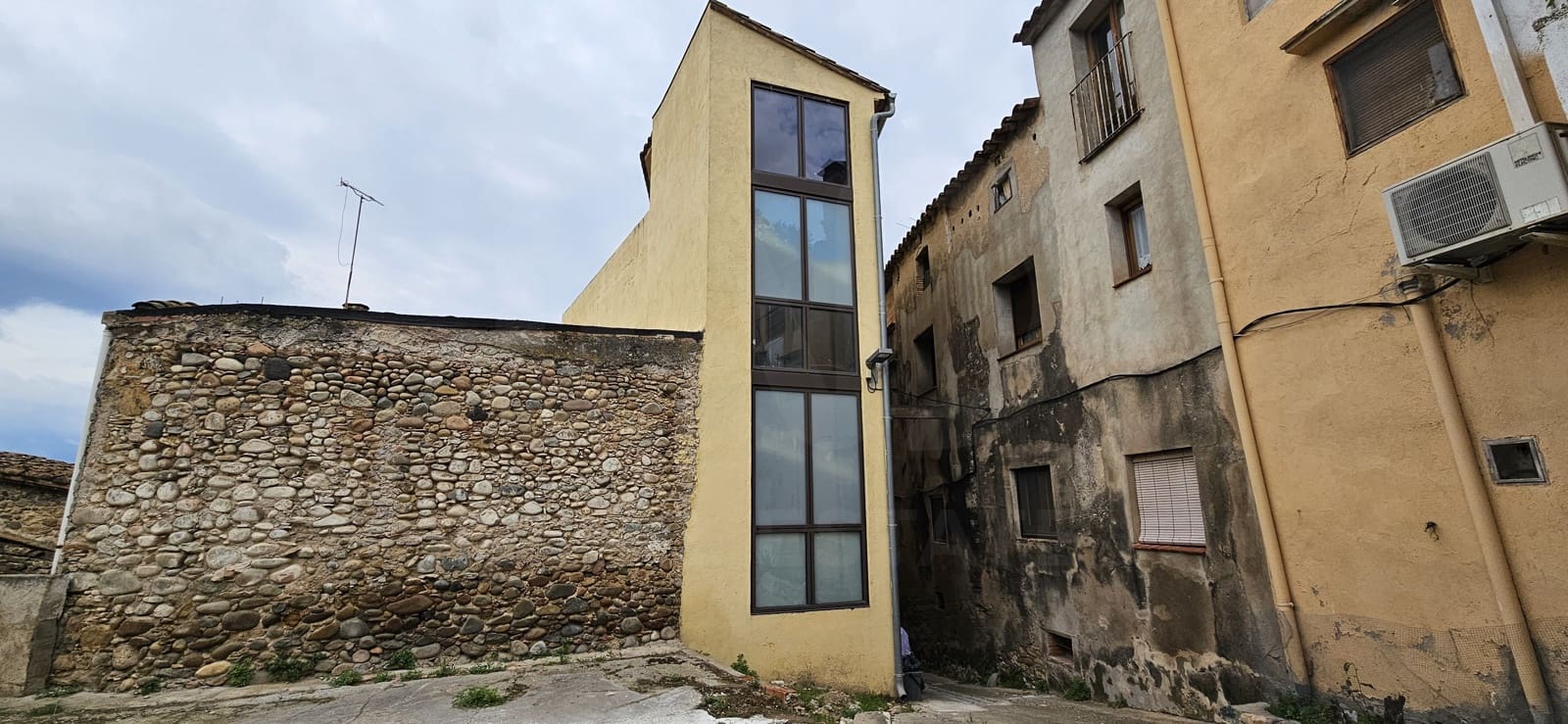 Omakotitalo myytävänä paikassa Girona kaupunki - 200 000 € (Ref: 9988673)