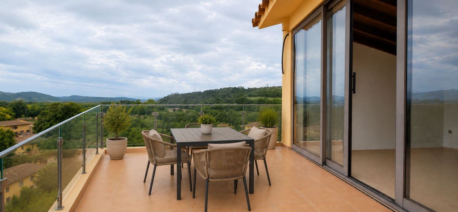 Omakotitalo myytävänä paikassa Girona kaupunki - 200 000 € (Ref: 9988673)