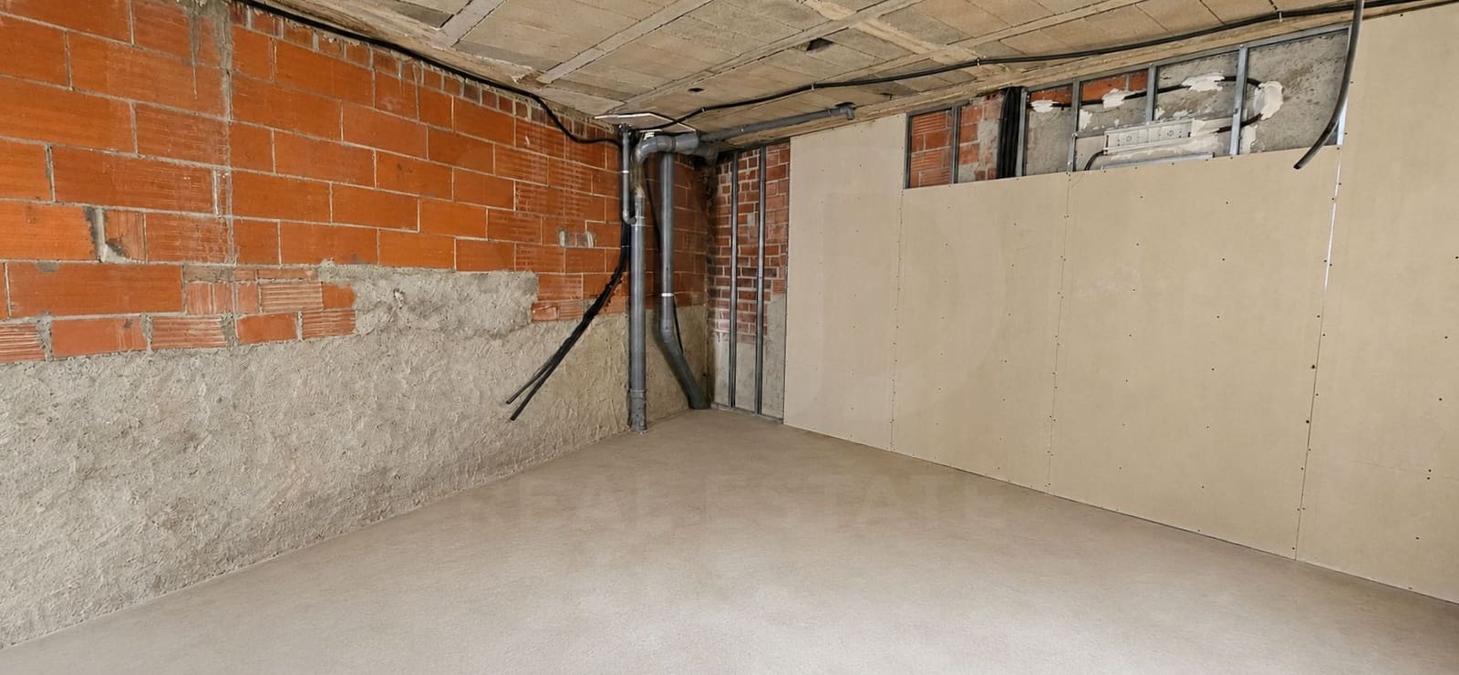 Omakotitalo myytävänä paikassa Girona kaupunki - 200 000 € (Ref: 9988673)