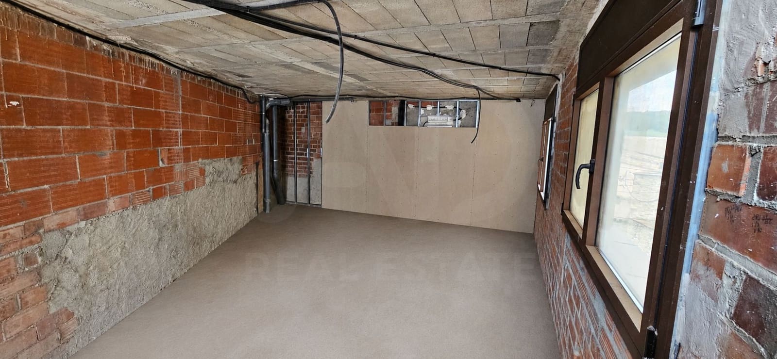 Omakotitalo myytävänä paikassa Girona kaupunki - 200 000 € (Ref: 9988673)