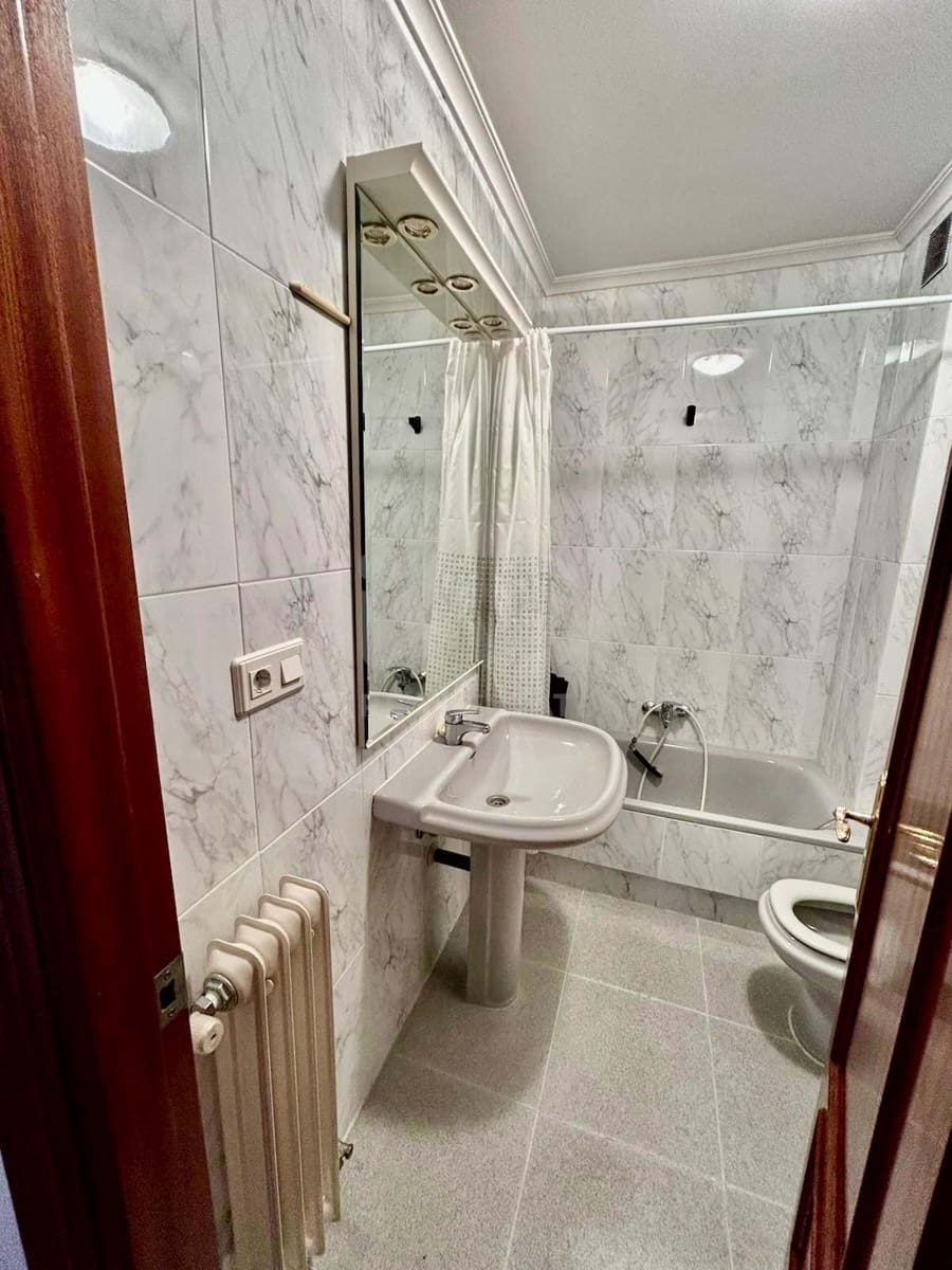 5 camera da letto Appartamento in vendita in Leon citta con garage - 145.000 € (Rif: 9988674)