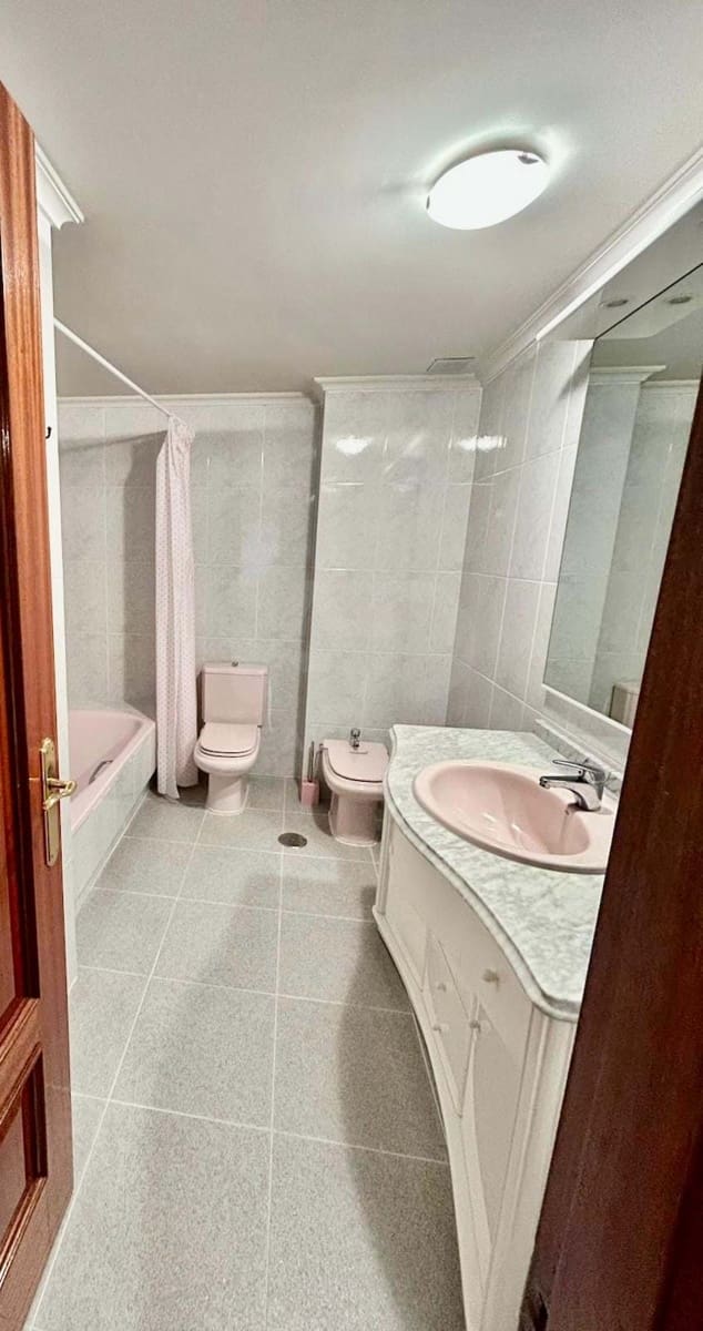 5 camera da letto Appartamento in vendita in Leon citta con garage - 145.000 € (Rif: 9988674)