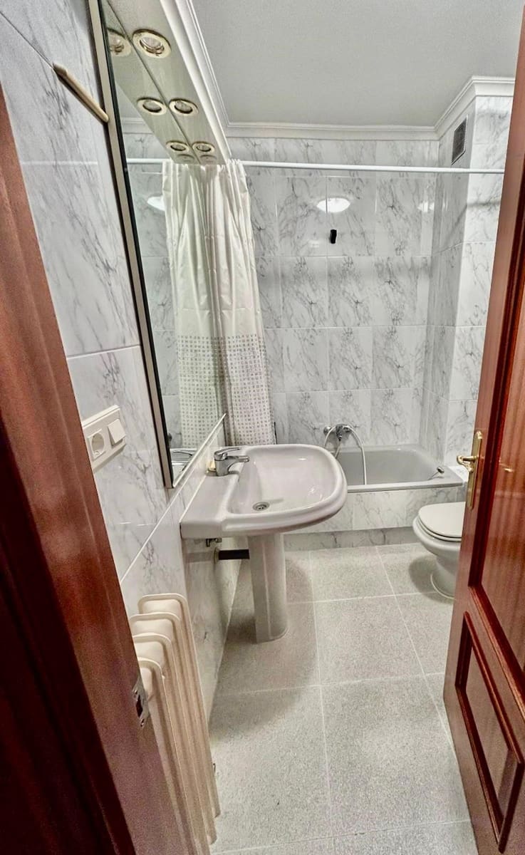 5 camera da letto Appartamento in vendita in Leon citta con garage - 145.000 € (Rif: 9988674)