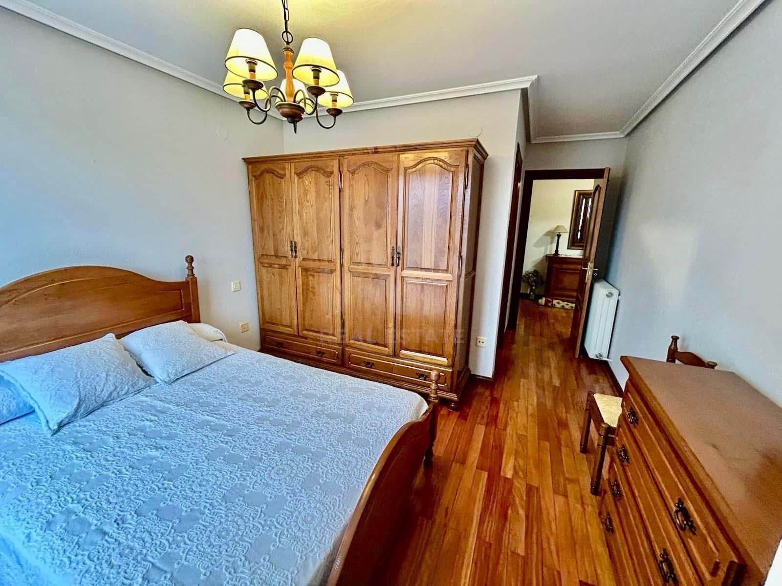 5 camera da letto Appartamento in vendita in Leon citta con garage - 145.000 € (Rif: 9988674)