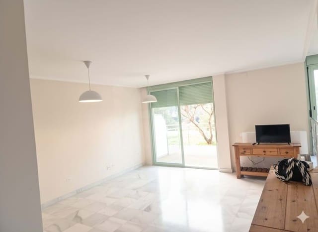 4 soveværelse Rækkehus til salg i Girona by med swimmingpool garage - € 495.000 (Ref: 9988679)