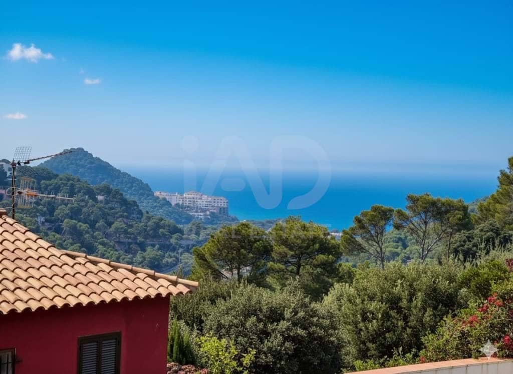 4 soveværelse Rækkehus til salg i Girona by med swimmingpool garage - € 495.000 (Ref: 9988679)