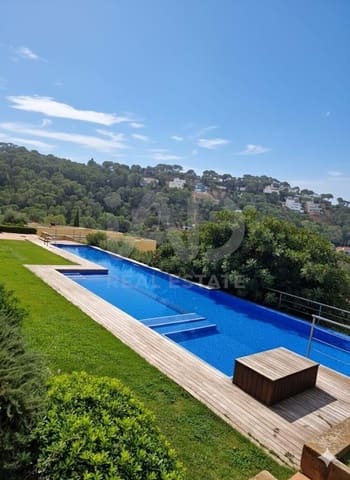 4 soveværelse Rækkehus til salg i Girona by med swimmingpool garage - € 495.000 (Ref: 9988679)