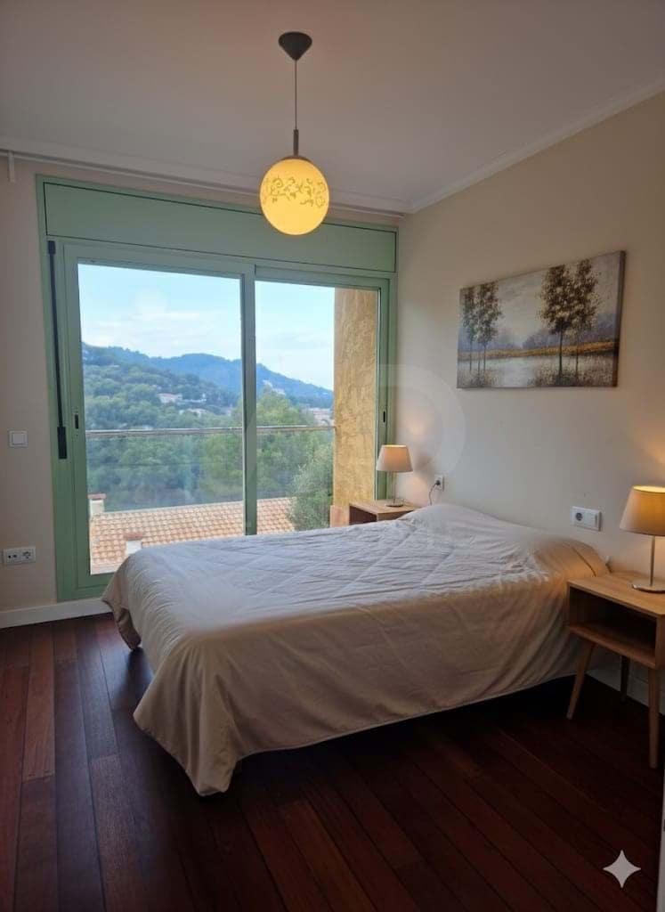 4 soveværelse Rækkehus til salg i Girona by med swimmingpool garage - € 495.000 (Ref: 9988679)