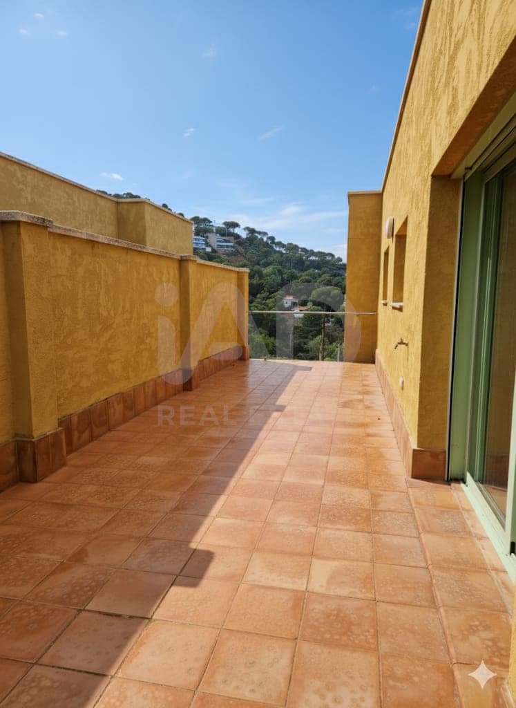 4 soveværelse Rækkehus til salg i Girona by med swimmingpool garage - € 495.000 (Ref: 9988679)