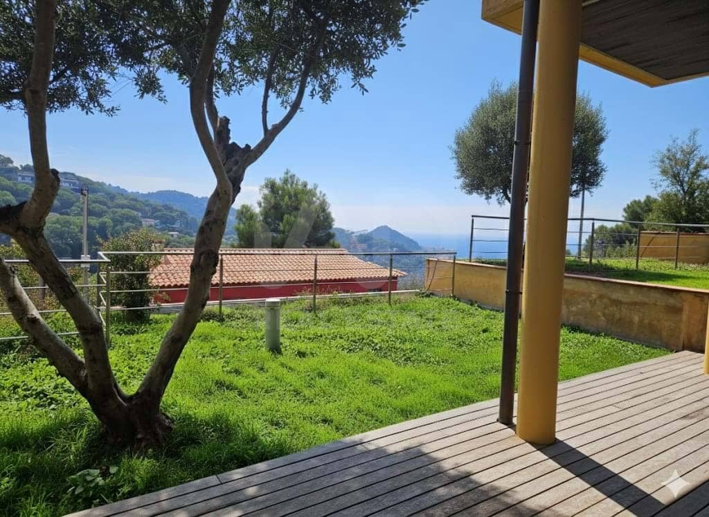 4 soveværelse Rækkehus til salg i Girona by med swimmingpool garage - € 495.000 (Ref: 9988679)