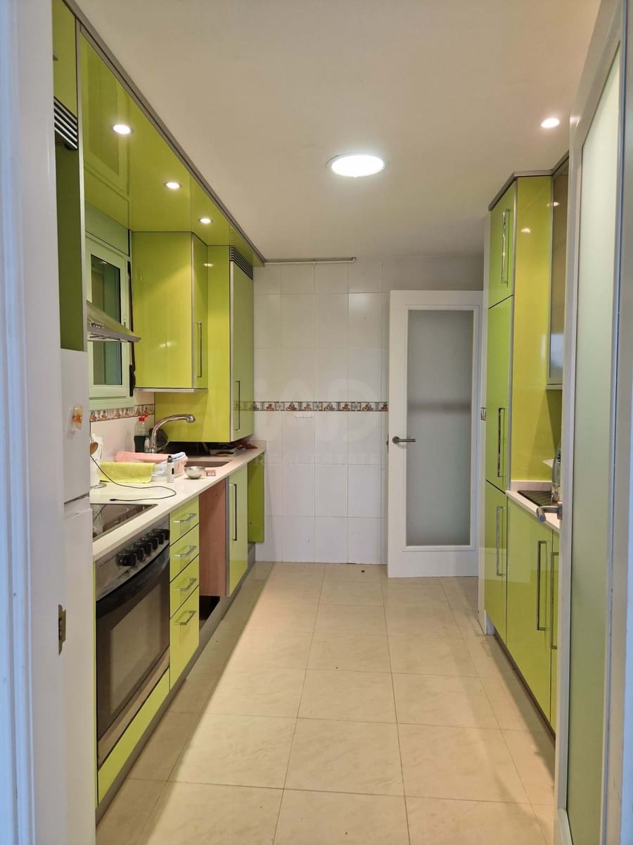 4 soveværelse Rækkehus til salg i Girona by med swimmingpool garage - € 495.000 (Ref: 9988679)