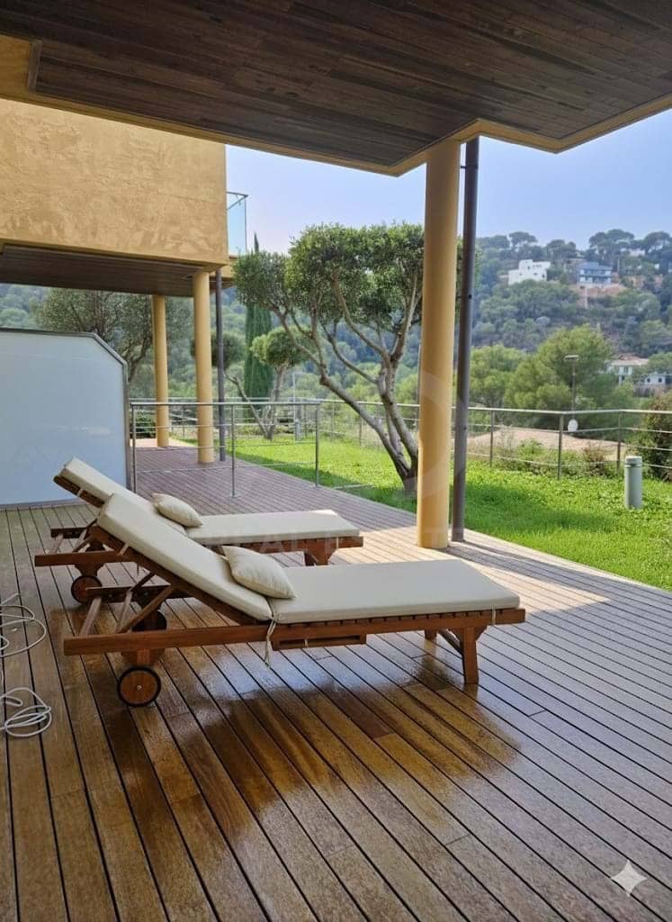 4 soveværelse Rækkehus til salg i Girona by med swimmingpool garage - € 495.000 (Ref: 9988679)