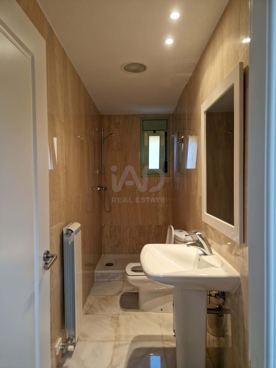 4 soveværelse Rækkehus til salg i Girona by med swimmingpool garage - € 495.000 (Ref: 9988679)