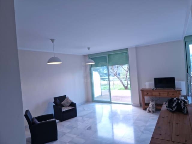 4 soveværelse Rækkehus til salg i Girona by med swimmingpool garage - € 495.000 (Ref: 9988679)