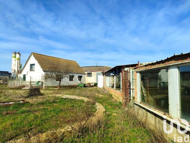 3 sypialnia Dom na sprzedaż w Miasto Leon z garażem - 69 000 € (Ref: 9988682)