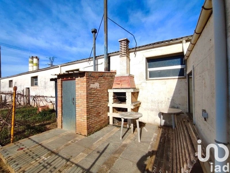 3 sypialnia Dom na sprzedaż w Miasto Leon z garażem - 69 000 € (Ref: 9988682)