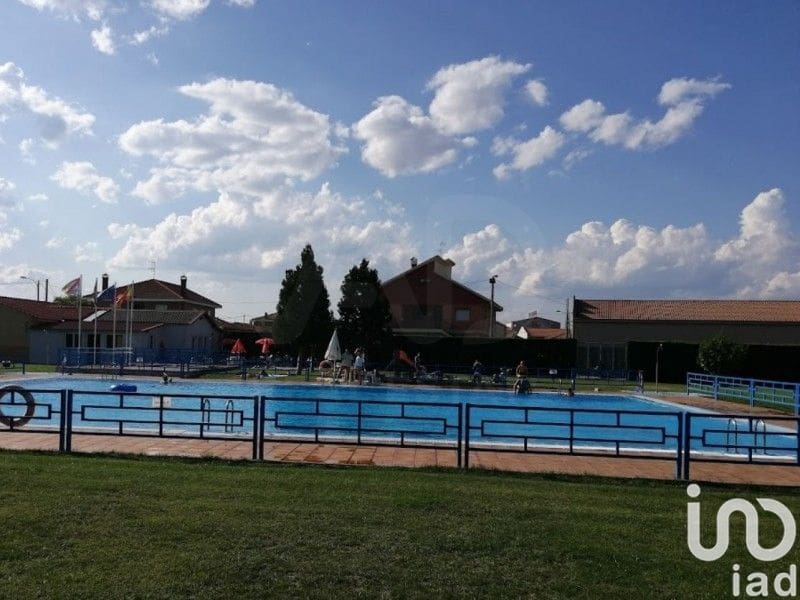 3 sypialnia Dom na sprzedaż w Miasto Leon z garażem - 69 000 € (Ref: 9988682)