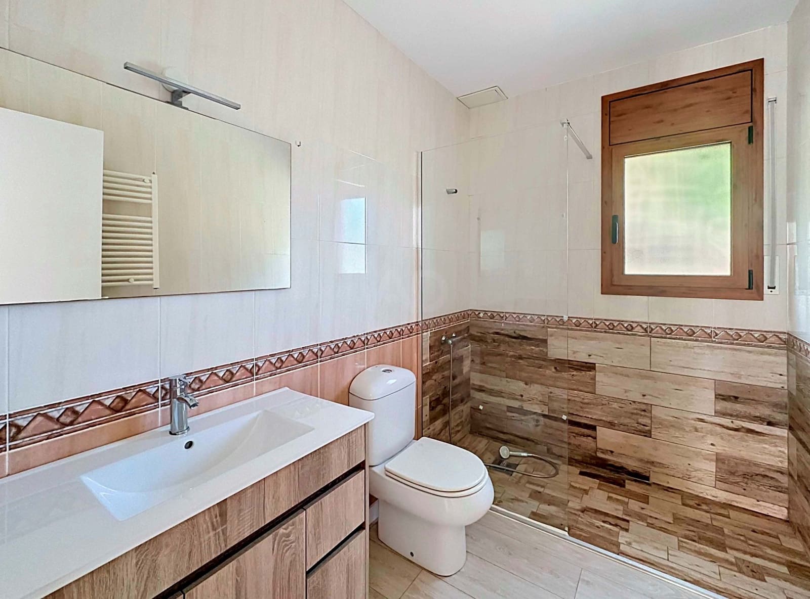 4 soveværelse Byhus til salg i Tarragona by med swimmingpool garage - € 490.000 (Ref: 9988689)