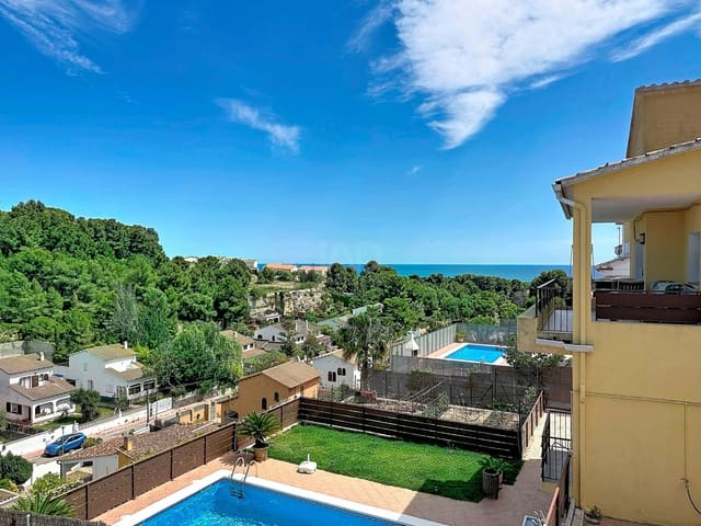 4 soveværelse Byhus til salg i Tarragona by med swimmingpool garage - € 490.000 (Ref: 9988689)