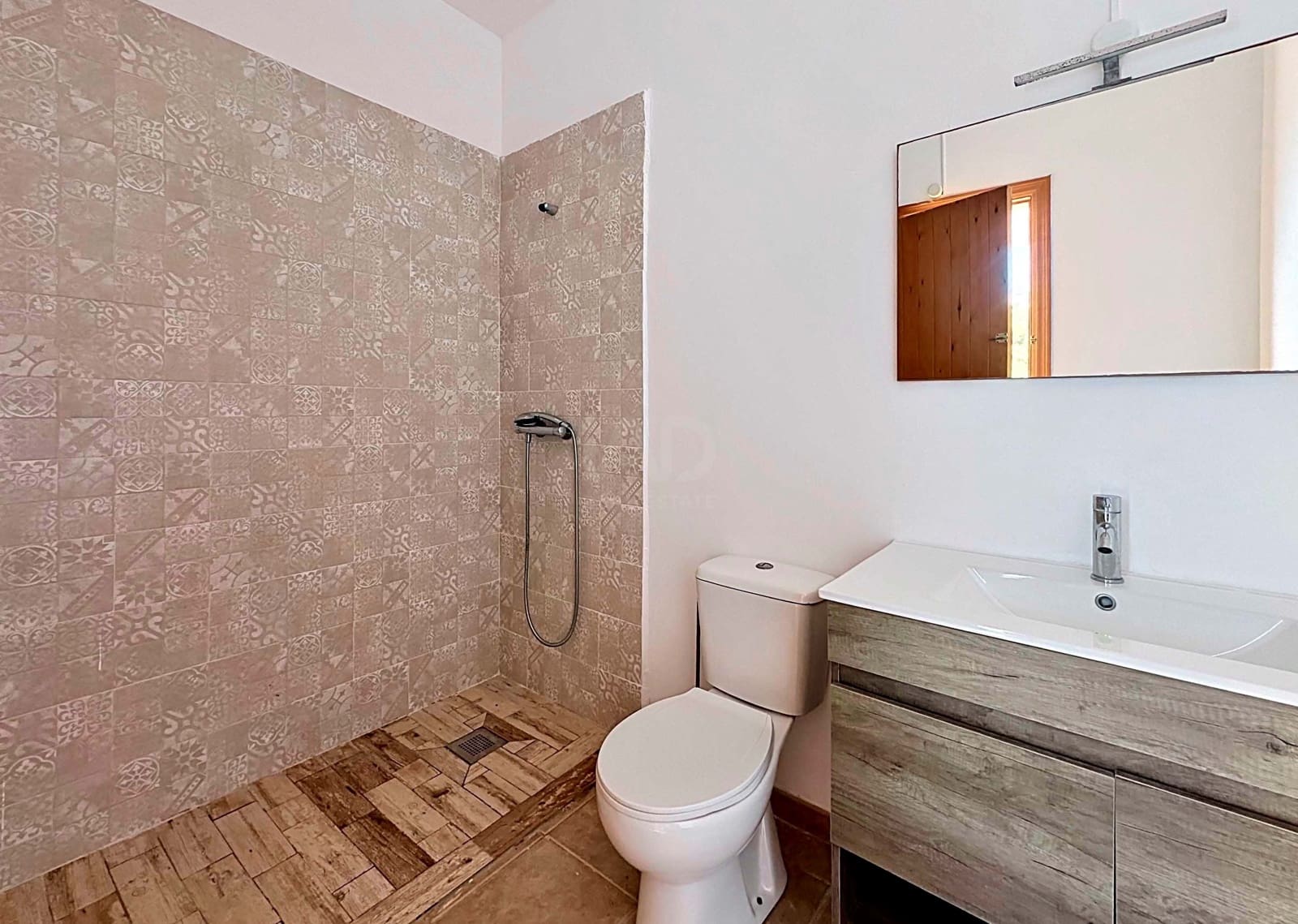 4 soveværelse Byhus til salg i Tarragona by med swimmingpool garage - € 490.000 (Ref: 9988689)