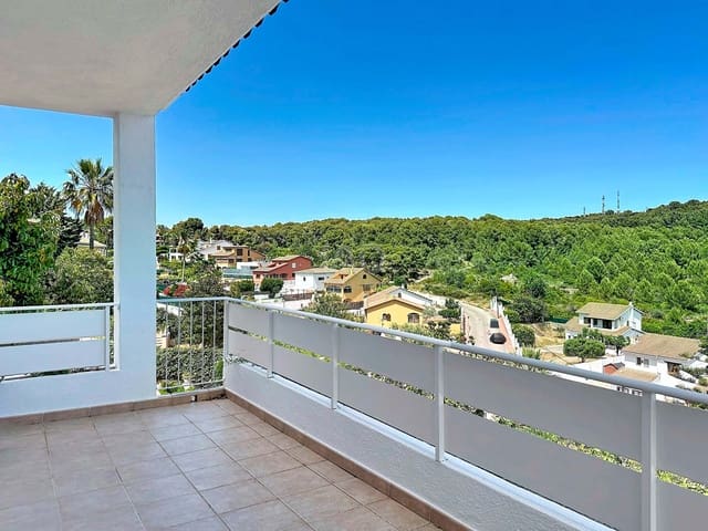 4 soveværelse Byhus til salg i Tarragona by med swimmingpool garage - € 490.000 (Ref: 9988689)