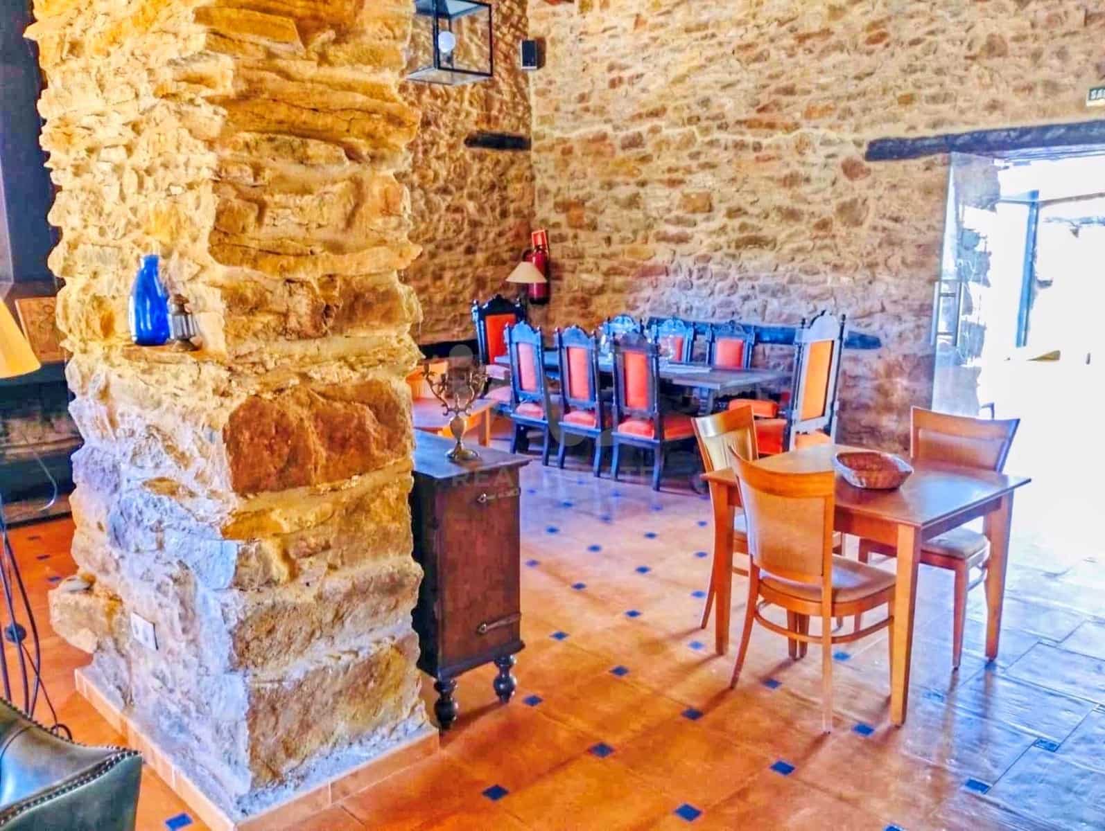 Erhverv til salg i Teruel by - € 999.000 (Ref: 9988695)