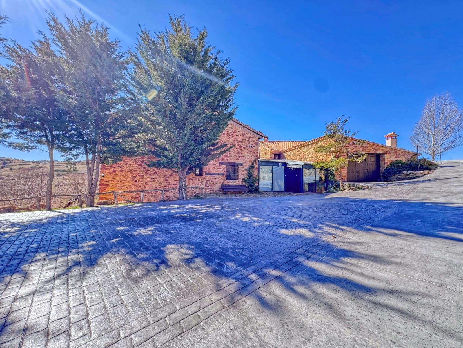 Erhverv til salg i Teruel by - € 999.000 (Ref: 9988695)
