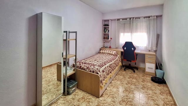 3 bedroom Apartment for sale in Nou Moles, Valencia city - € 260,000 (Ref: 9988696)