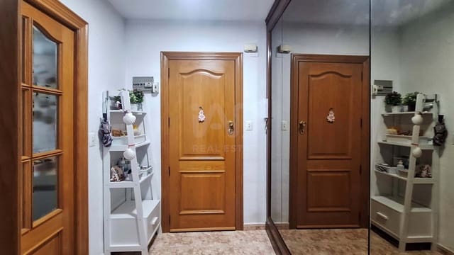 3 bedroom Apartment for sale in Nou Moles, Valencia city - € 260,000 (Ref: 9988696)