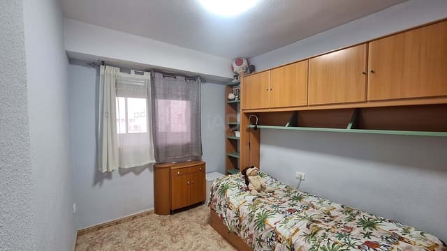 3 bedroom Apartment for sale in Nou Moles, Valencia city - € 260,000 (Ref: 9988696)