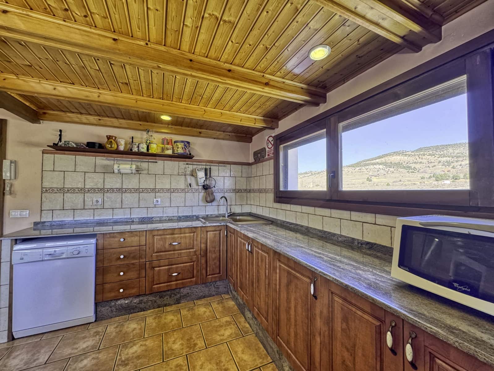 Kommersiell till salu i Teruel stad - 399 000 € (Ref: 9988697)