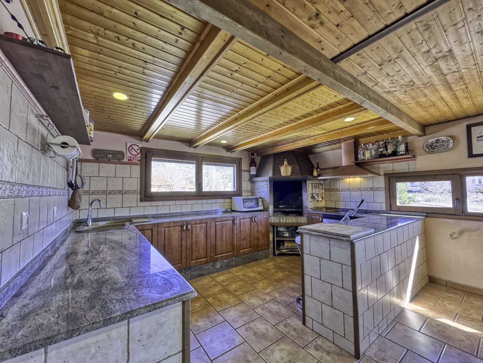 Kommersiell till salu i Teruel stad - 399 000 € (Ref: 9988697)