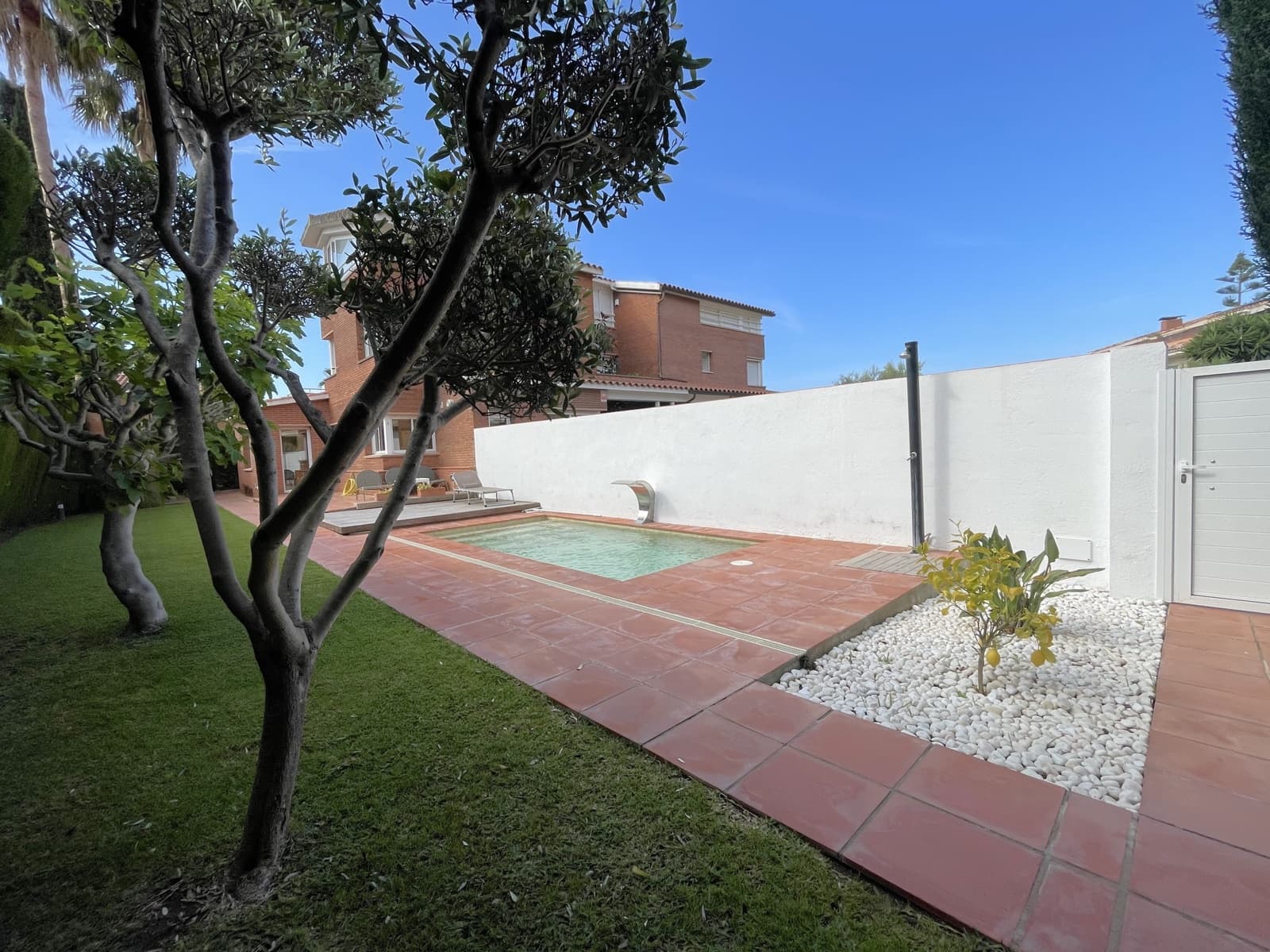 6 sypialnia Dom na sprzedaż w Miasto Barcelona z basenem garażem - 850 000 € (Ref: 9988712)