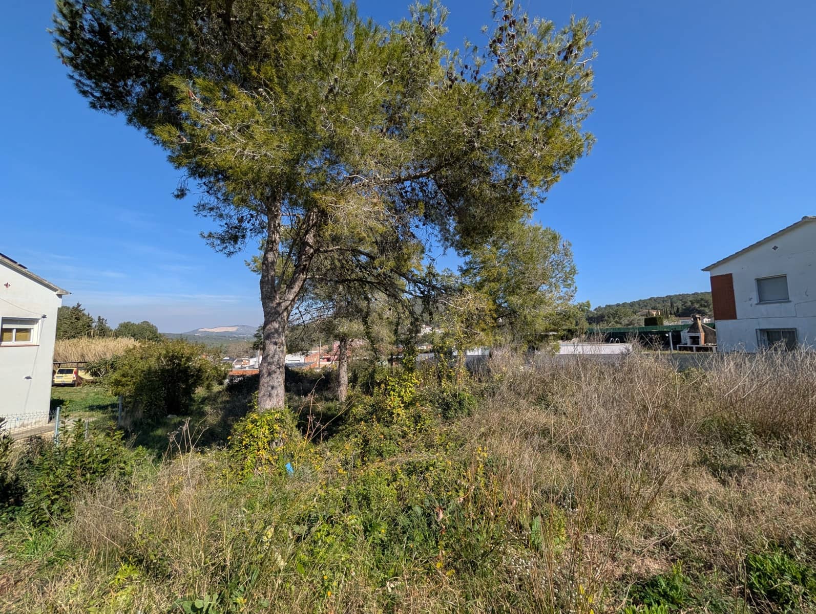 Ubebygd land til salgs i Barcelona by - € 86 000 (Ref: 9988717)