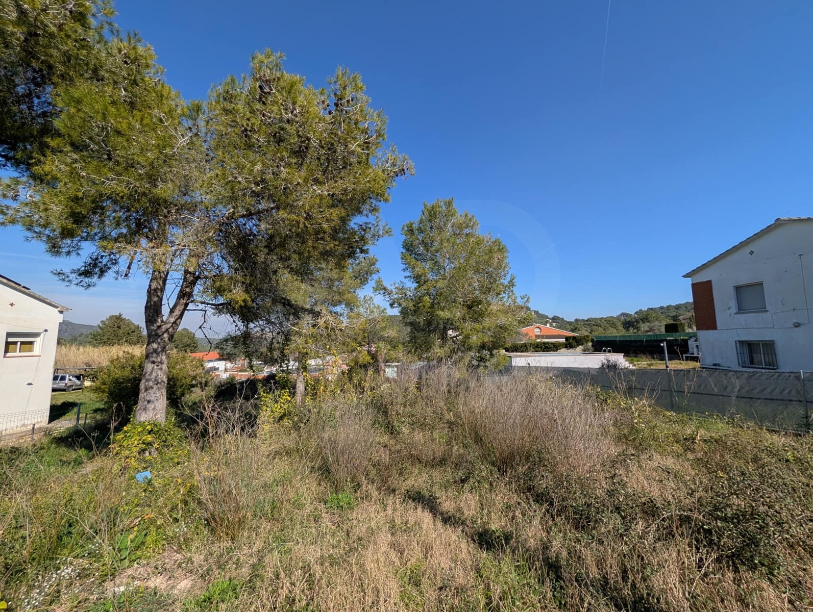 Ubebygd land til salgs i Barcelona by - € 86 000 (Ref: 9988717)
