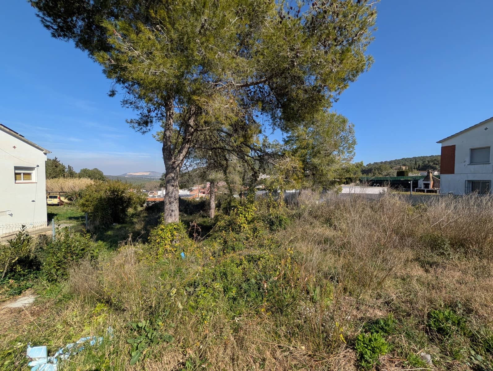 Ubebygd land til salgs i Barcelona by - € 86 000 (Ref: 9988717)