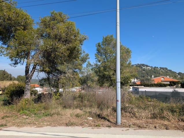 Ubebygd land til salgs i Barcelona by - € 86 000 (Ref: 9988717)