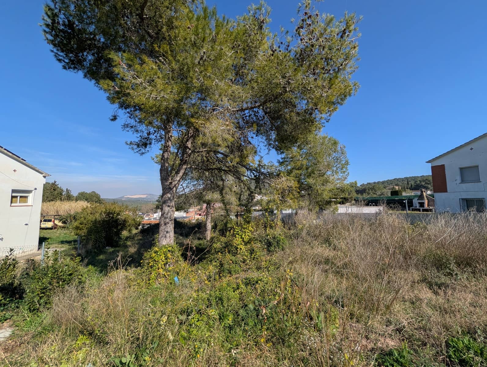 Ubebygd land til salgs i Barcelona by - € 86 000 (Ref: 9988717)