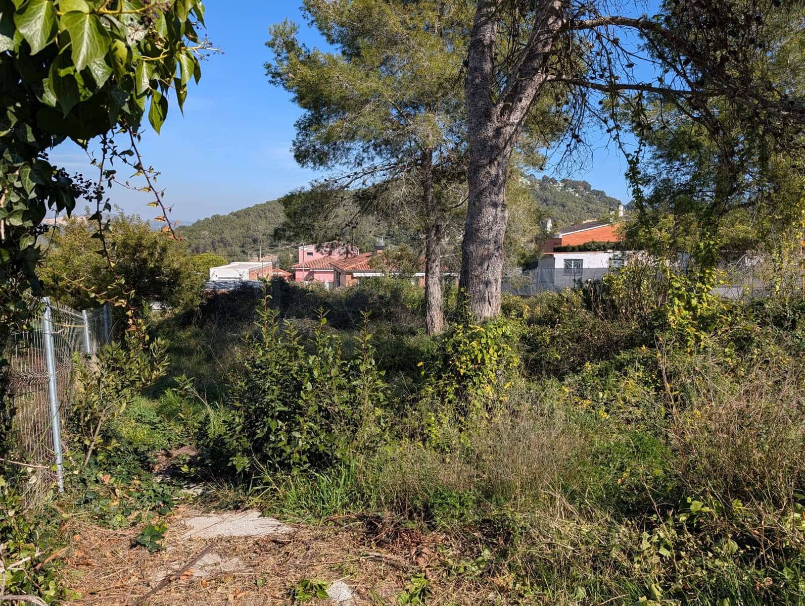 Ubebygd land til salgs i Barcelona by - € 86 000 (Ref: 9988717)