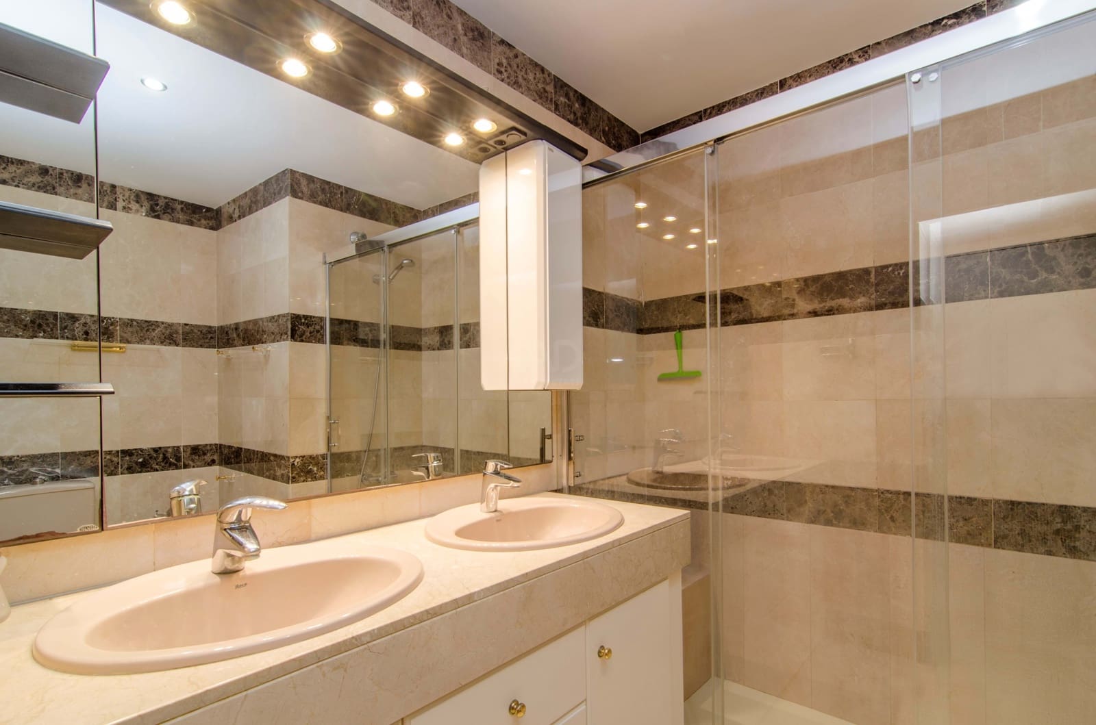 5 quarto Moradia em Banda para venda em Barcelona cidade com piscina garagem - 795 000 € (Ref: 9988718)