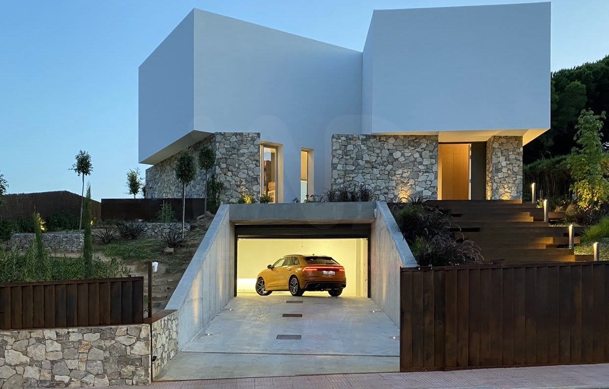 4 bedroom Townhouse for sale in Teia with pool garage - € 2,500,000 (Ref: 9988722)