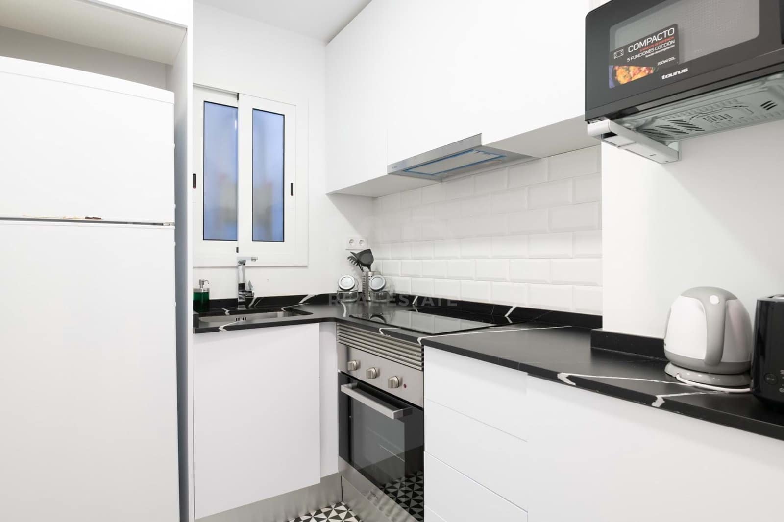 3 soveværelse Lejlighed til salg i Barcelona by - € 389.000 (Ref: 9988723)